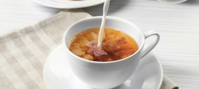 Les bénéfices santé du thé avec du lait ou non Les bénéfices santé du thé avec du lait ou non